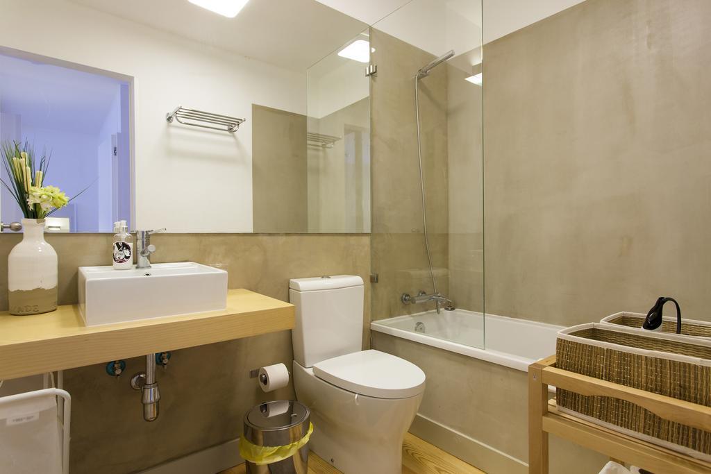 Joivy Cosy 1-Bed Flat With Workspace In Santa Catarina, Moments From Luis De Camoes Sq Lisboa Pokoj fotografie